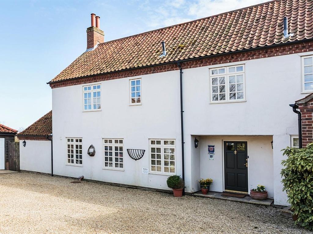 Отель Meadow View Wighton Экстерьер фото